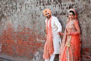 COUPLES — Butta Sardari da hr baagh ch nahi khilda_Munda Sardar kismat wali nu hi milda wedding car in Punjab