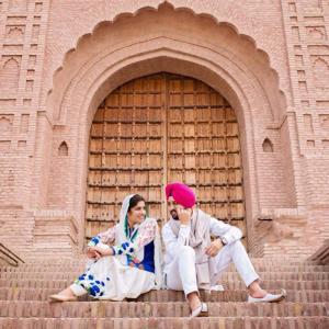 COUPLES wedding car Punjab — Punjab Wedding Cars