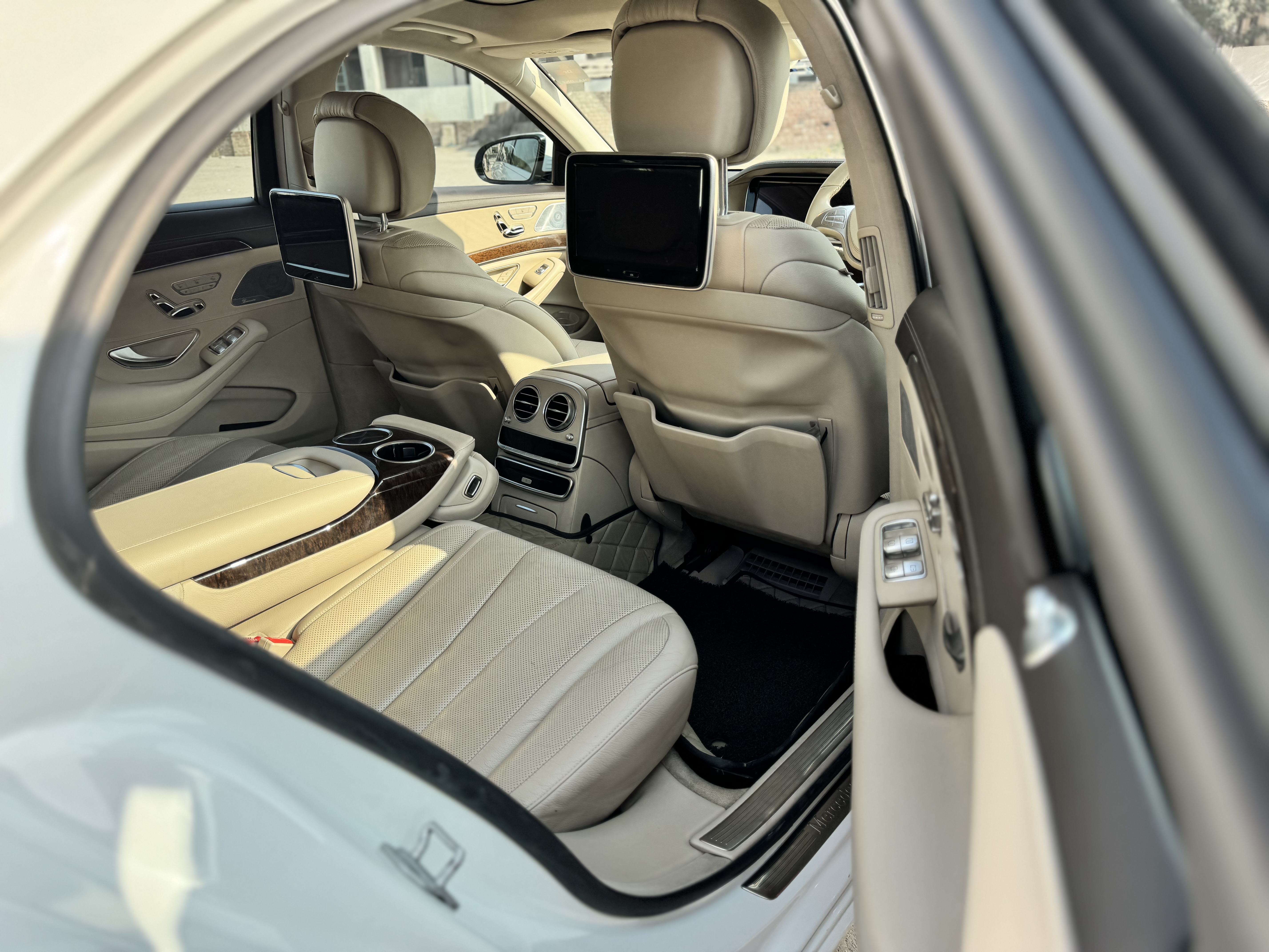 MERCEDES MAYBACH WHITE wedding car hire Punjab — Punjab Wedding Cars