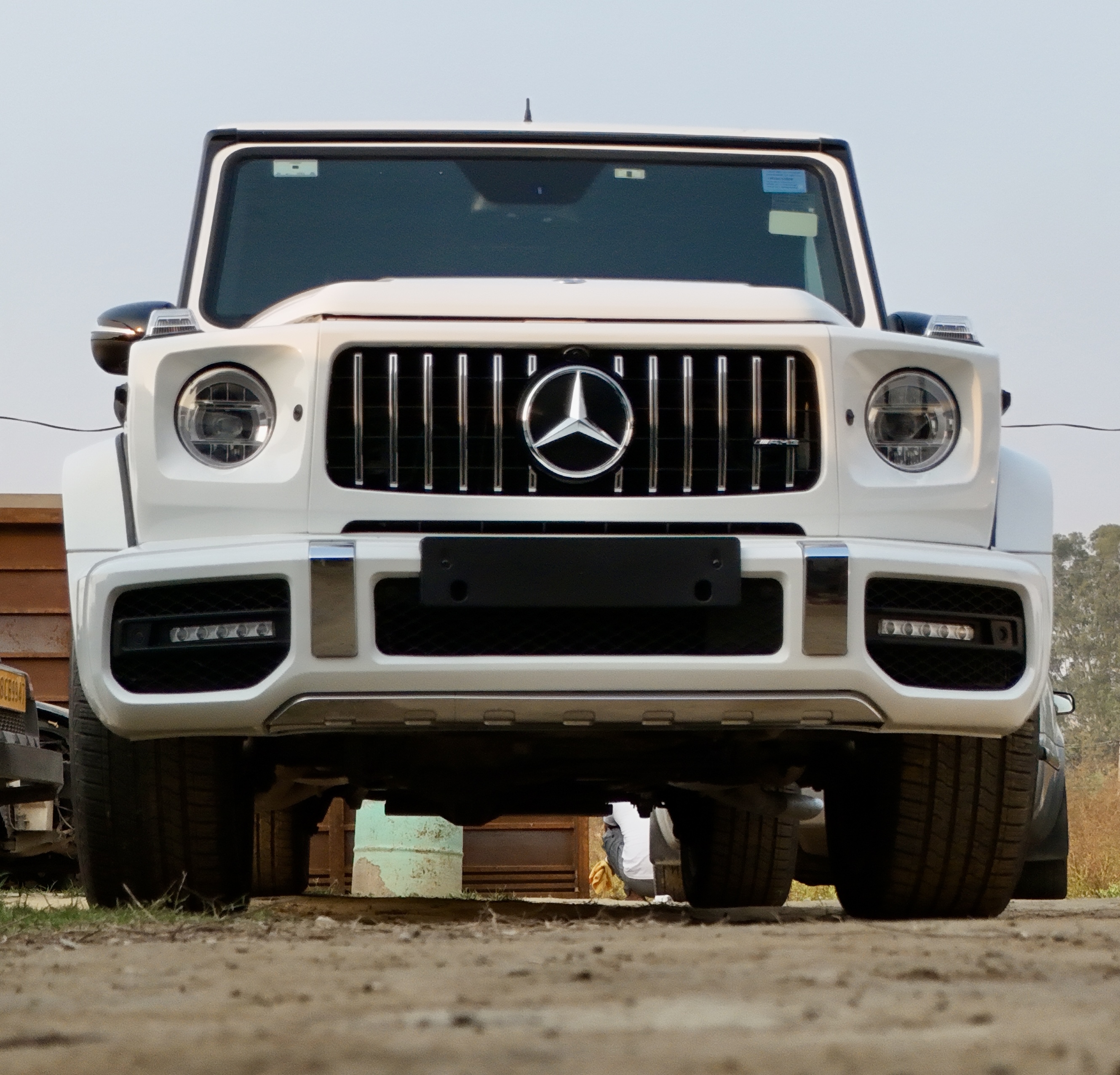 MERCEDES G Wagon White wedding car hire Punjab — Punjab Wedding Cars