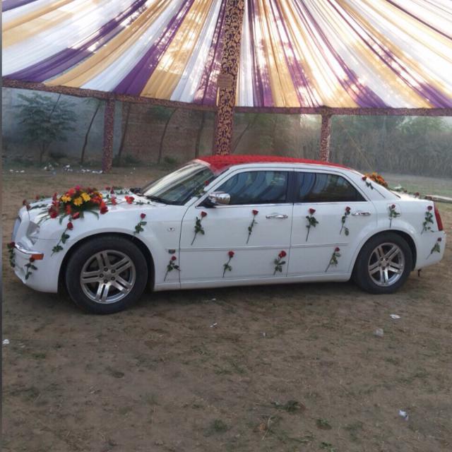 CHRYSLER 300C White wedding car hire Punjab — Punjab Wedding Cars