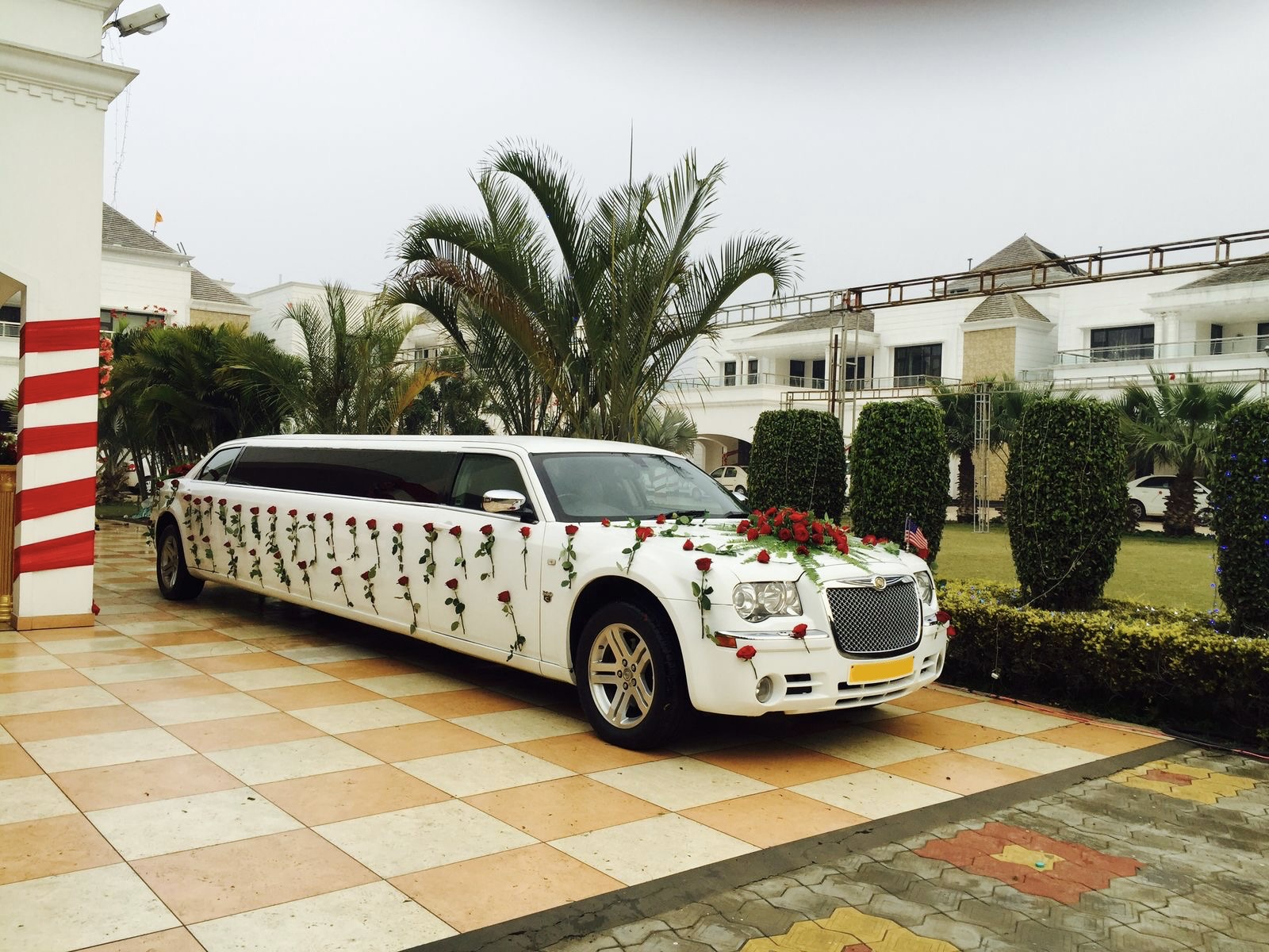 CHRYSLER 300C Limousine Silver wedding car hire Punjab — Punjab Wedding Cars